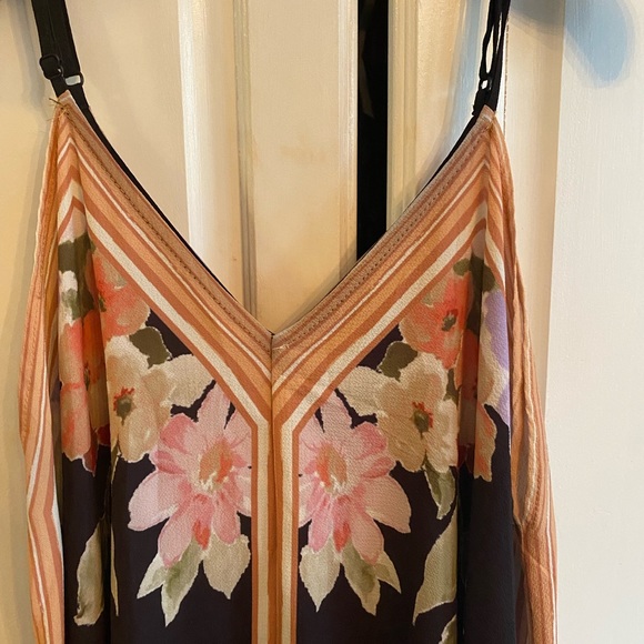 EUC Jealous Tomato Handkerchief Top - Picture 2 of 5